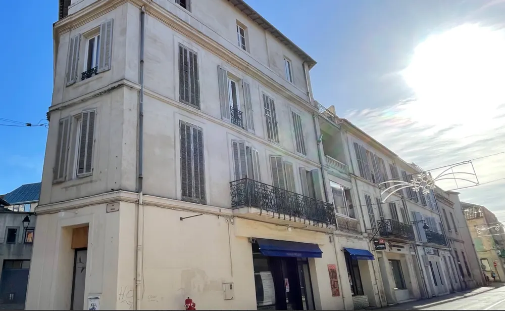 Le Julia, Arles